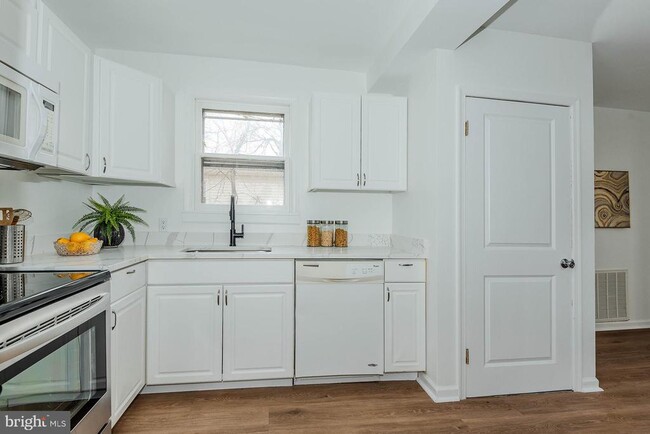 Building Photo - 108 New Jersey Ave NW