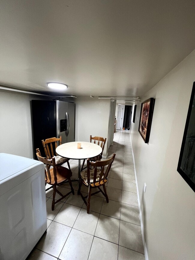 Building Photo - 124 N Portland Ave