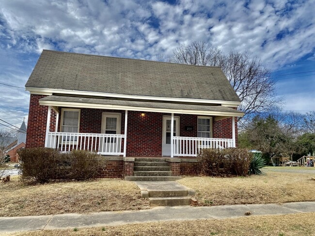 Primary Photo - 230 Jackson Ave