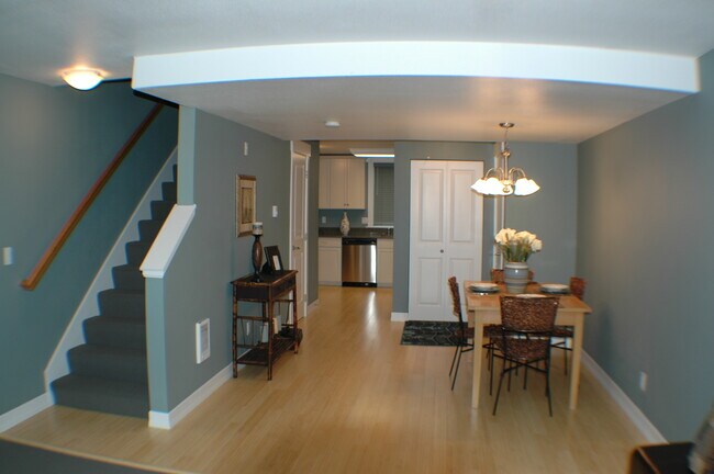 Building Photo - Longfellow Creek Condos