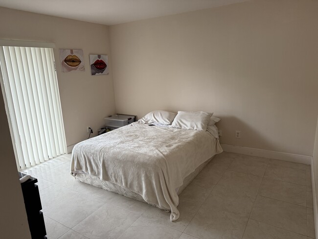 Bedroom - 610 S Park Rd