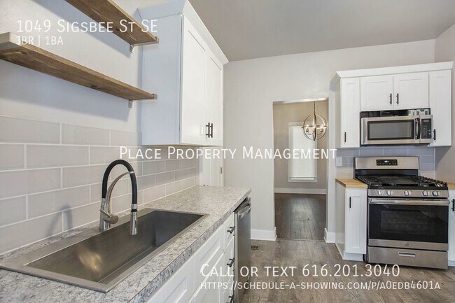Building Photo - 1049 Sigsbee SE - Gorgeous 3 bedroom house!