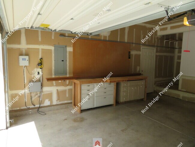 Building Photo - 18385 SW Swanstrom Dr