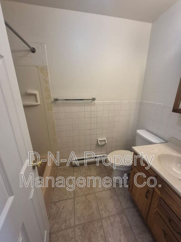 Building Photo - 404 Woodcliff Ave