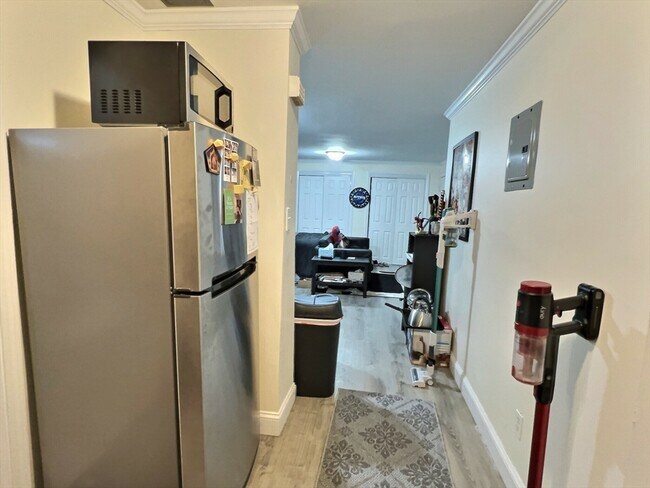 Building Photo - 1482 Beacon St