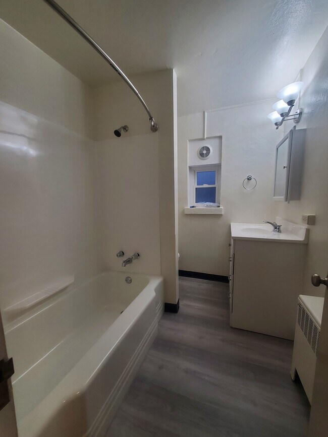 Building Photo - 54 N Morris St