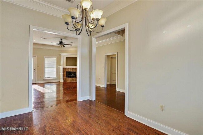 Building Photo - 852 Willow Grande Cir