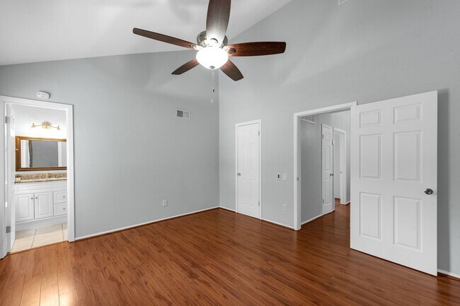 Building Photo - 11710 Southlake Dr