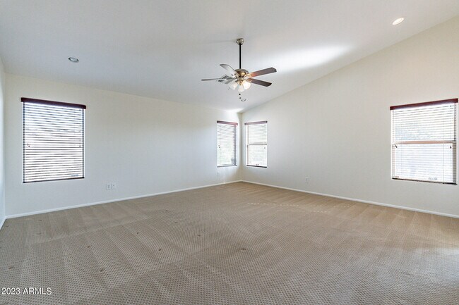 Building Photo - 2943 E Quiet Hollow Ln