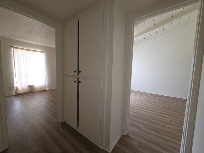 Building Photo - Spacious 2 Bedroom 2 Bath Upstairs Condominium