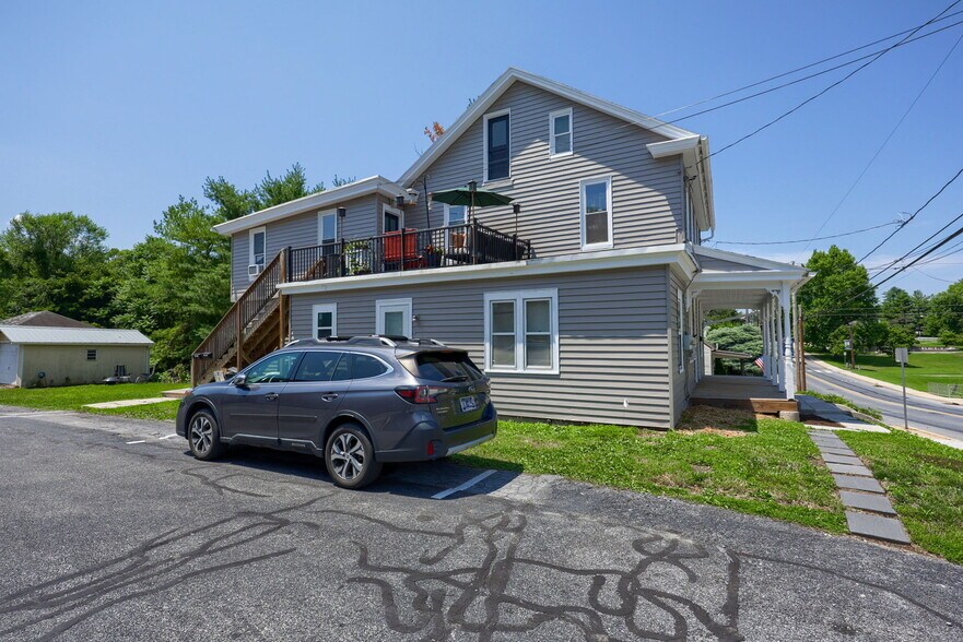 Building Photo - 260 S Spruce St