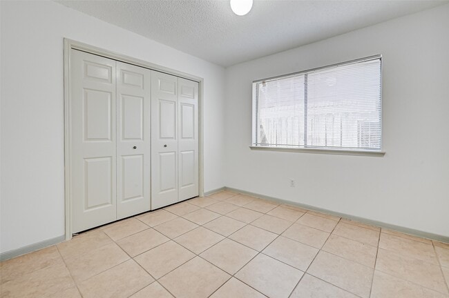 Building Photo - 9814 Paddock Park Dr