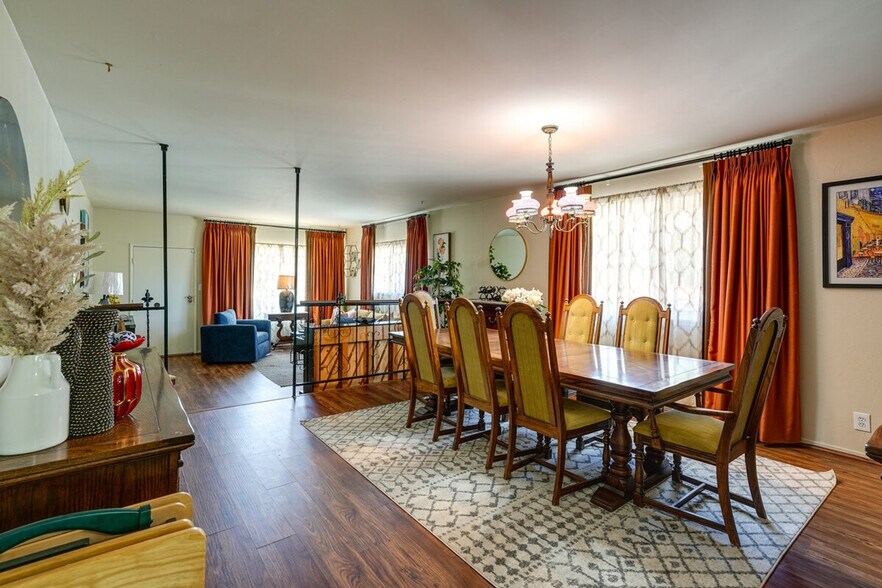 Building Photo - 542 Sheridan St