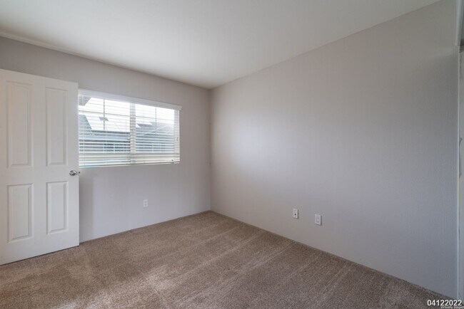Building Photo - PRIME CORNER UNIT WITH CENTRAL AC!!! 3BR, 2.5BA WITH 2-CAR GARAGE