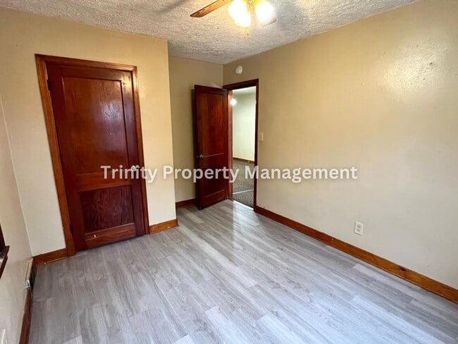 Building Photo - 601 Collins Ave