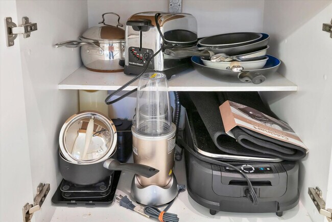 Building Photo - 19 Hoffer St