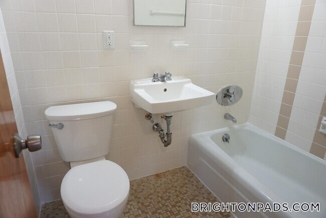 Building Photo - 164 N Beacon St