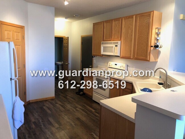 Building Photo - End Unit Townhouse Available December 1, O...