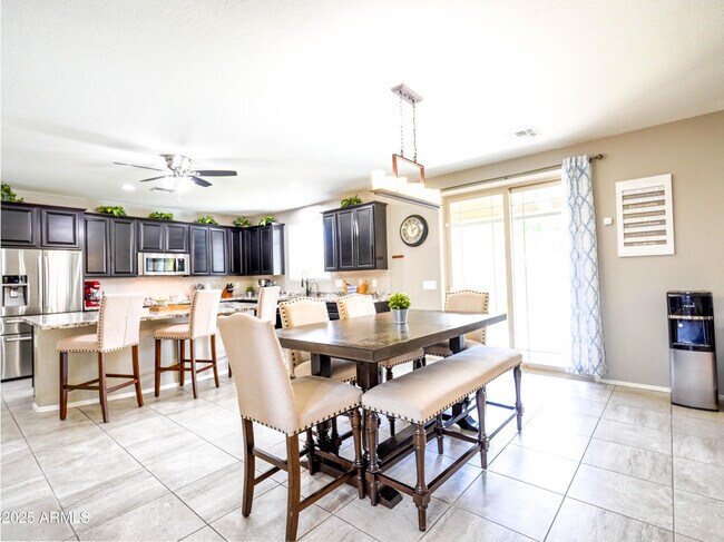 Building Photo - 761 W Desert Hollow Dr