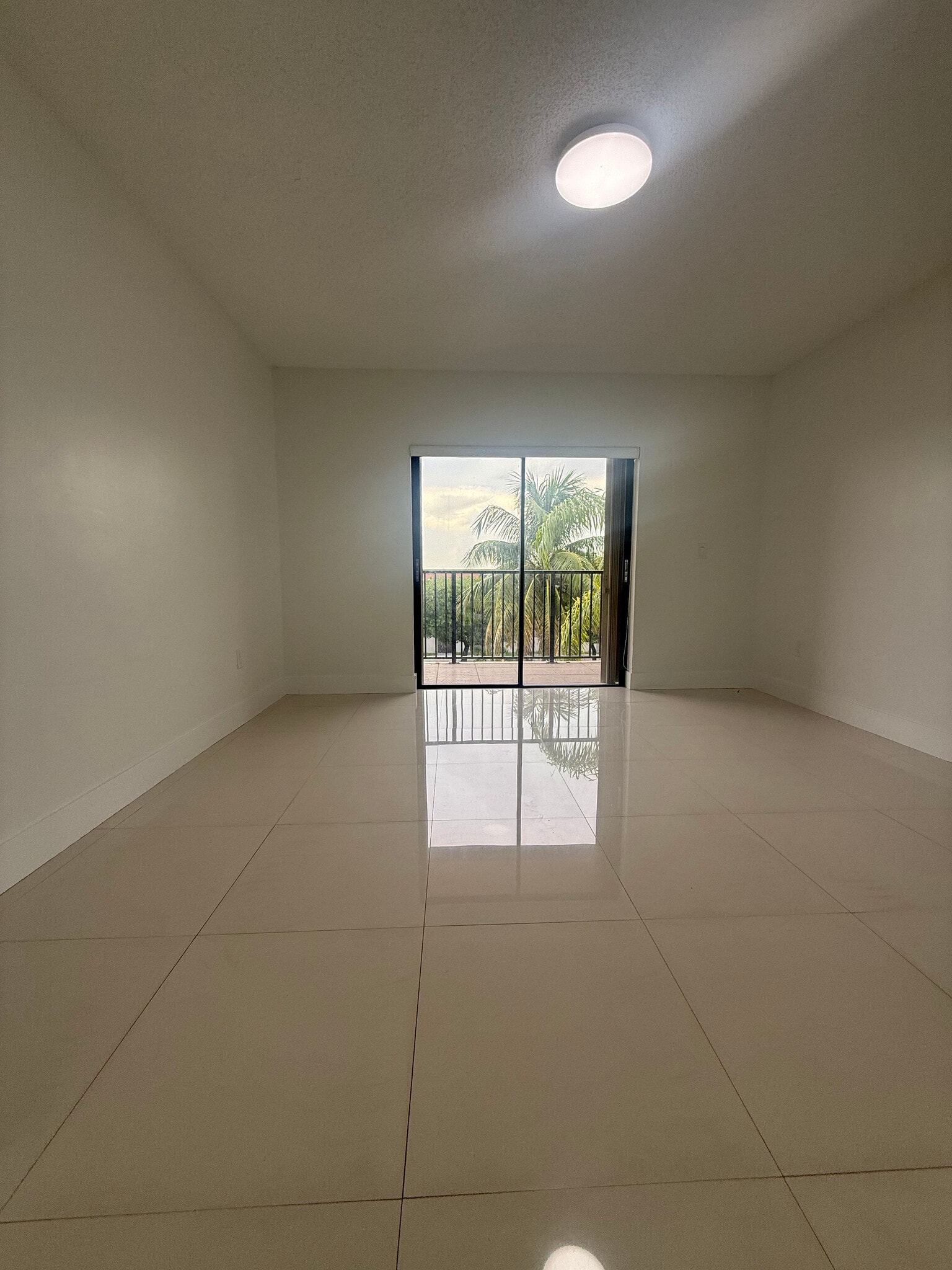 Building Photo - 2582 W 56th St