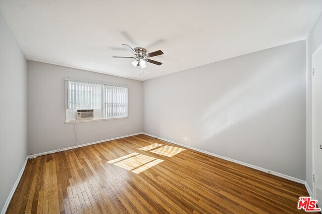 Building Photo - 5329 Vantage Ave