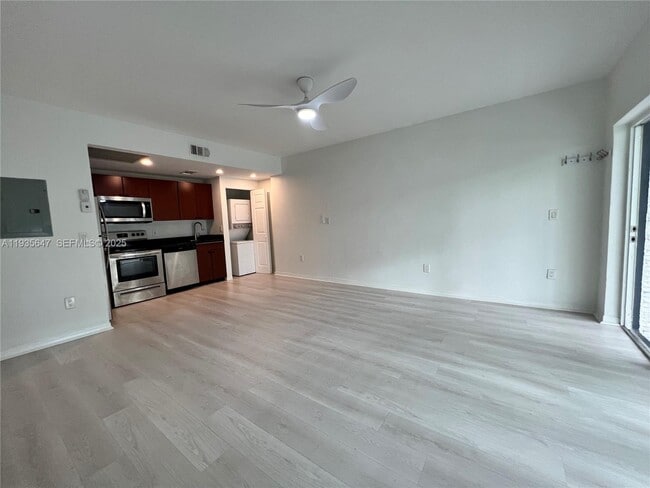 Building Photo - 946 Bay Dr