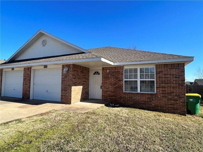 Building Photo - 650 Appleridge Dr