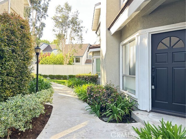 Building Photo - 567 Springbrook N