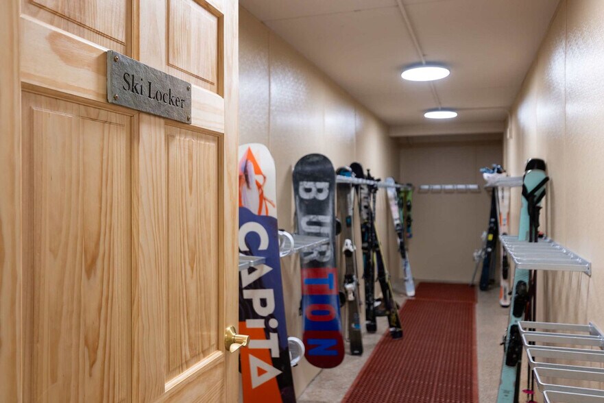 Building Photo - 455 Village Rd