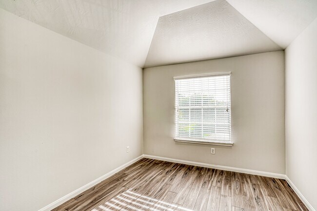 Building Photo - 5738 S Brenwood Dr