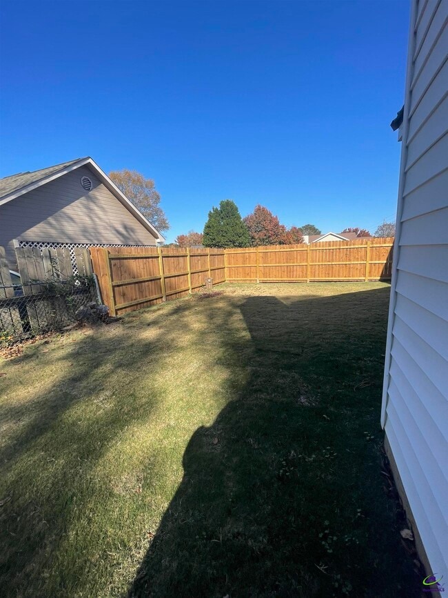 Building Photo - 101 Shamrock Ct