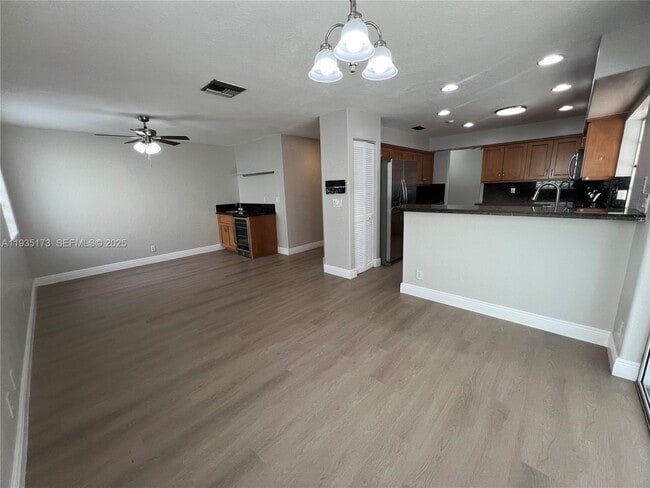 Building Photo - 1075 Spyglass