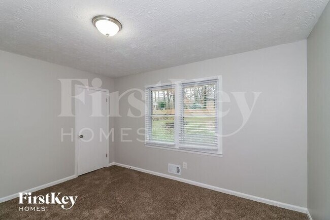 Building Photo - 5721 Crestview Dr