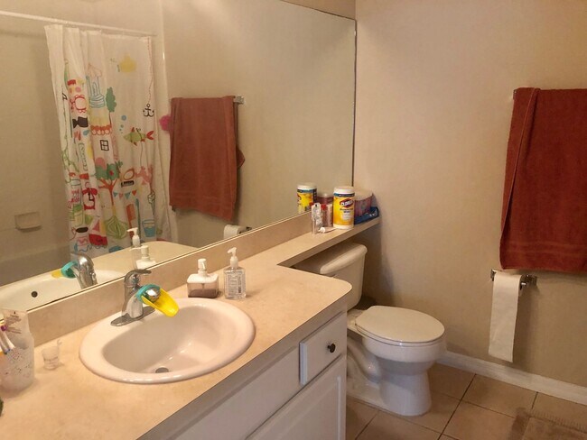Building Photo - 4BR/2BA in Sorrento with large, fenced-in ...