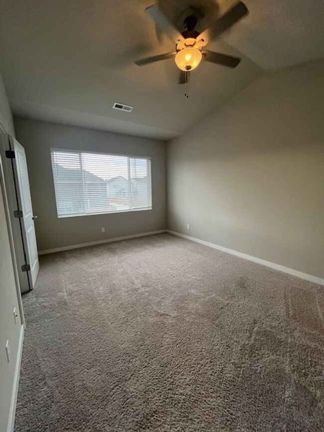 Building Photo - Move in Special - 3 Bedroom 2.5 Bath Townh...