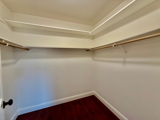 Building Photo - Great home available Now