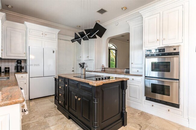 Building Photo - 500 Coconut Isle Dr