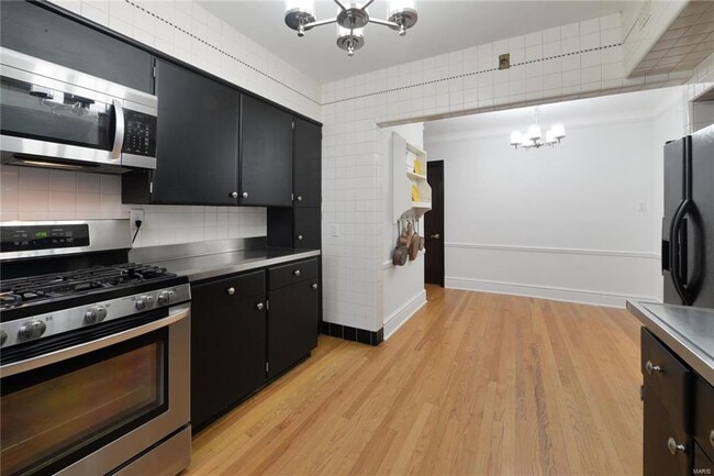 Building Photo - 7572-74 York