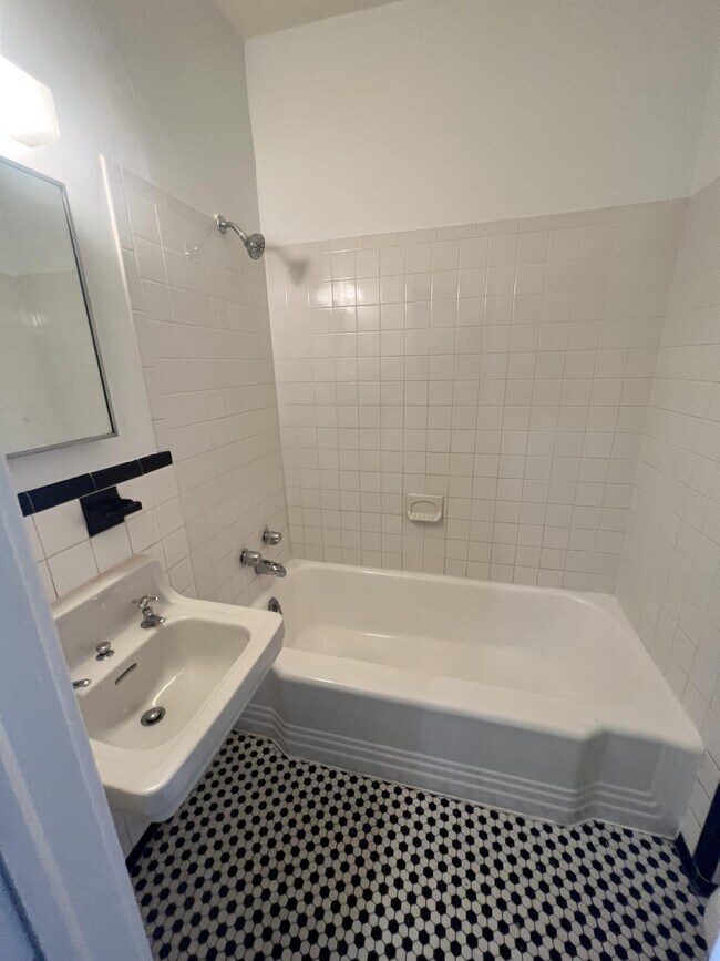 Building Photo - 2315 N Charles St