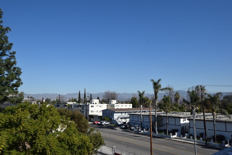 Building Photo - 6041 Fulton Ave