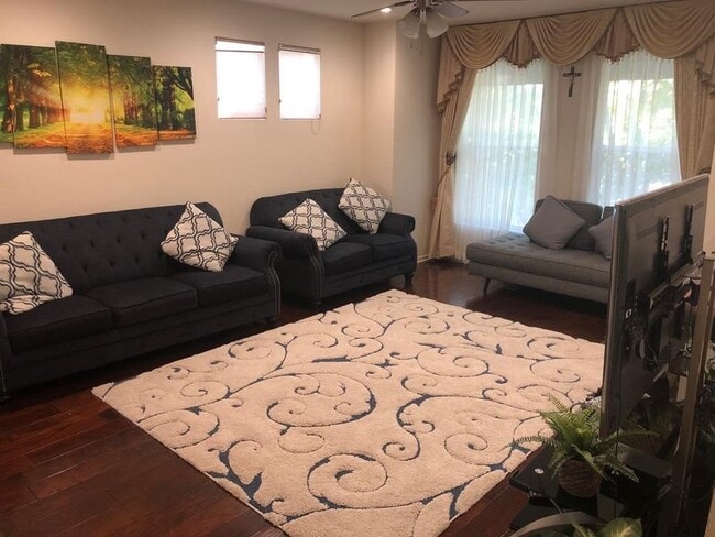 Building Photo - 40937 Gramercy Ter