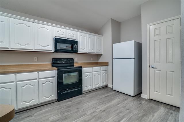 Building Photo - 2800 Spencer Cir