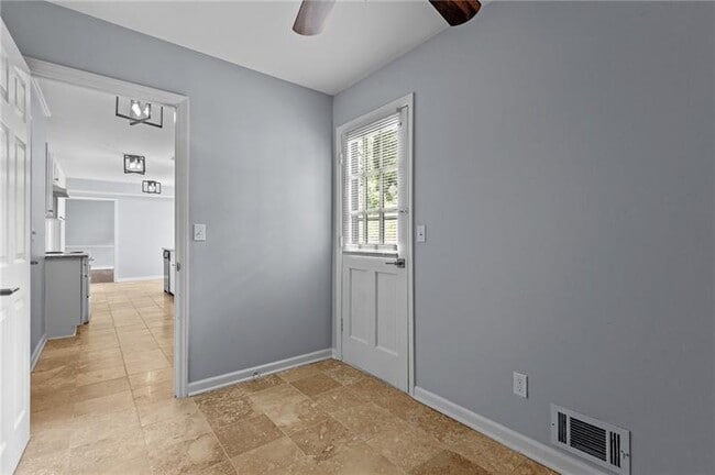Building Photo - 4019 Shady Dr NW