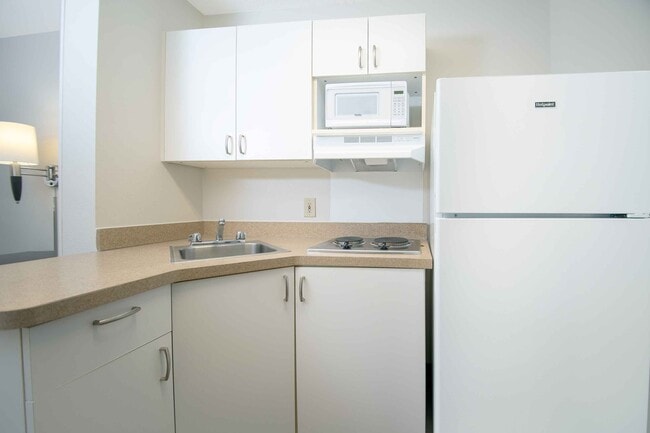 Building Photo - Furnished Studio-Phoenix - Peoria