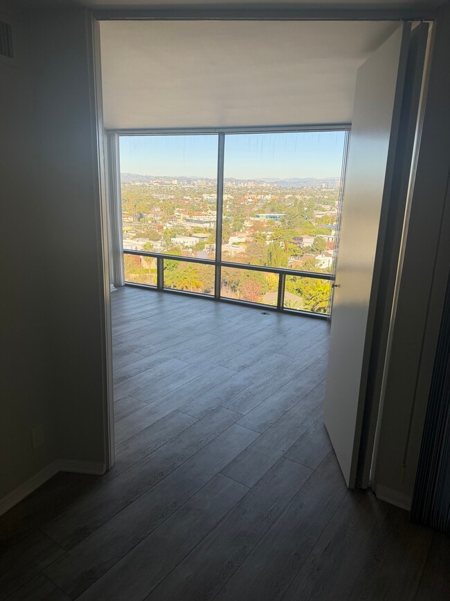 Building Photo - 4337 Marina City Dr