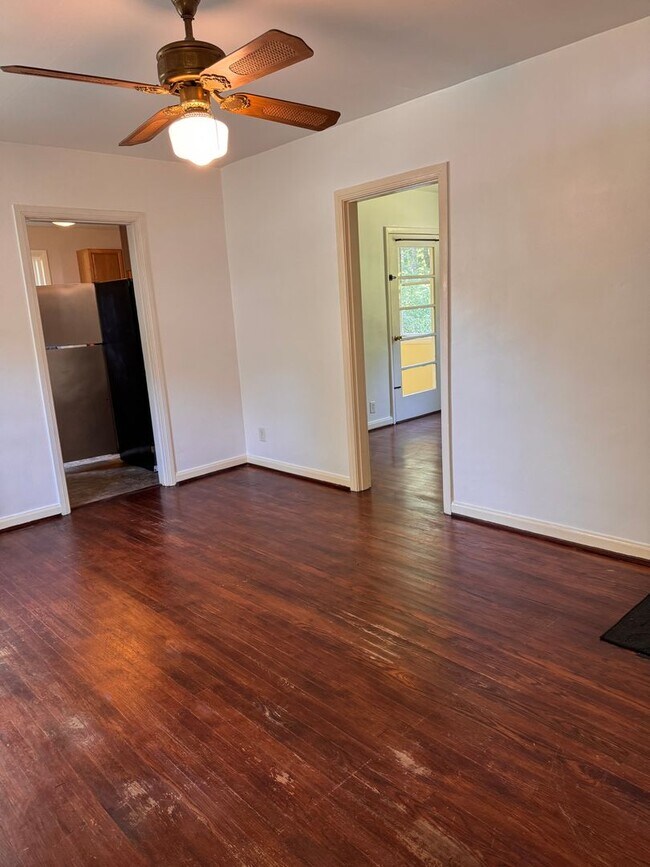Building Photo - 613 Westview Dr