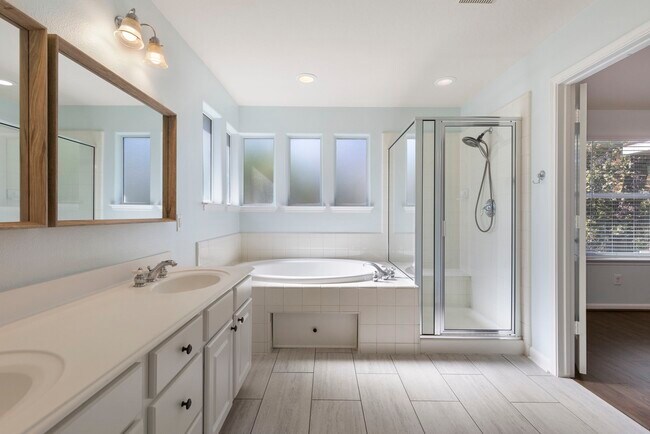 Building Photo - 15 N Flickering Sun Cir