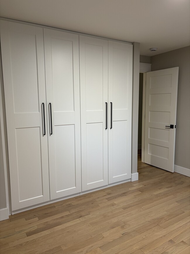 Building Photo - 7226 Thomas Ave S