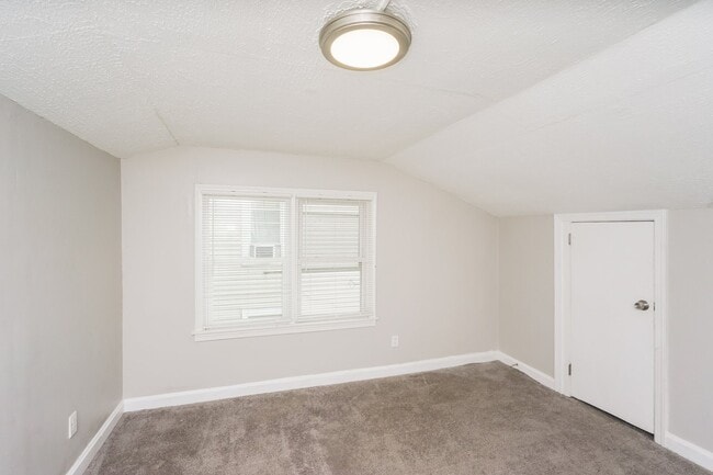 Building Photo - 628 S 40th St