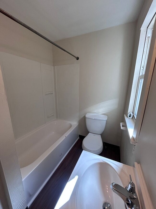Building Photo - 3 Bedroom 1 Bathroom Home (Perry South)